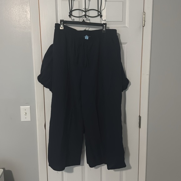 Women’s XL 2 Piece Shirt and Pants Set - Picture 4 of 5